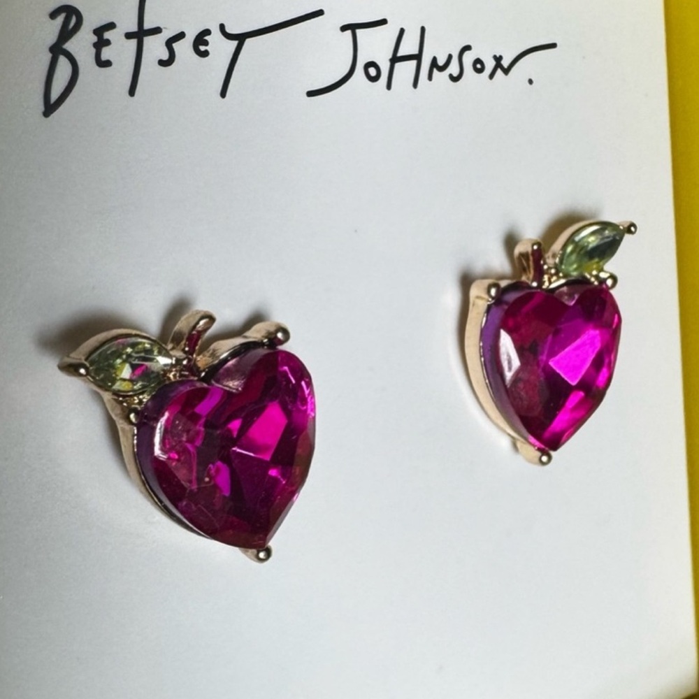 NWT ⚜️💖⚜️ Betsey Johnson Gorgeous Gem Apple Stud Earrings - Picture 10 of 10